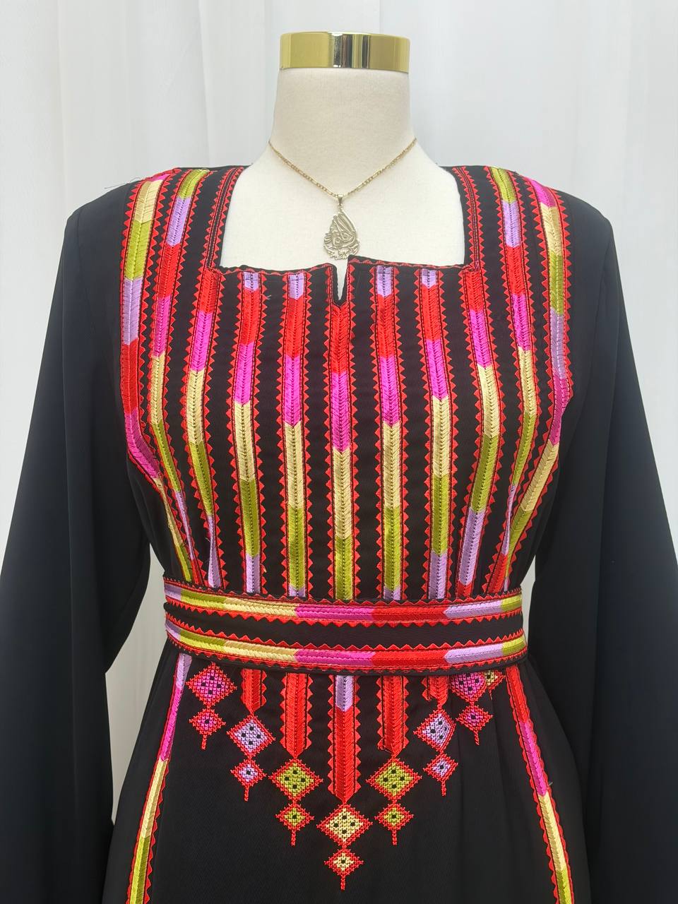 Suad – Simple Embroidered Palestinian Thoub