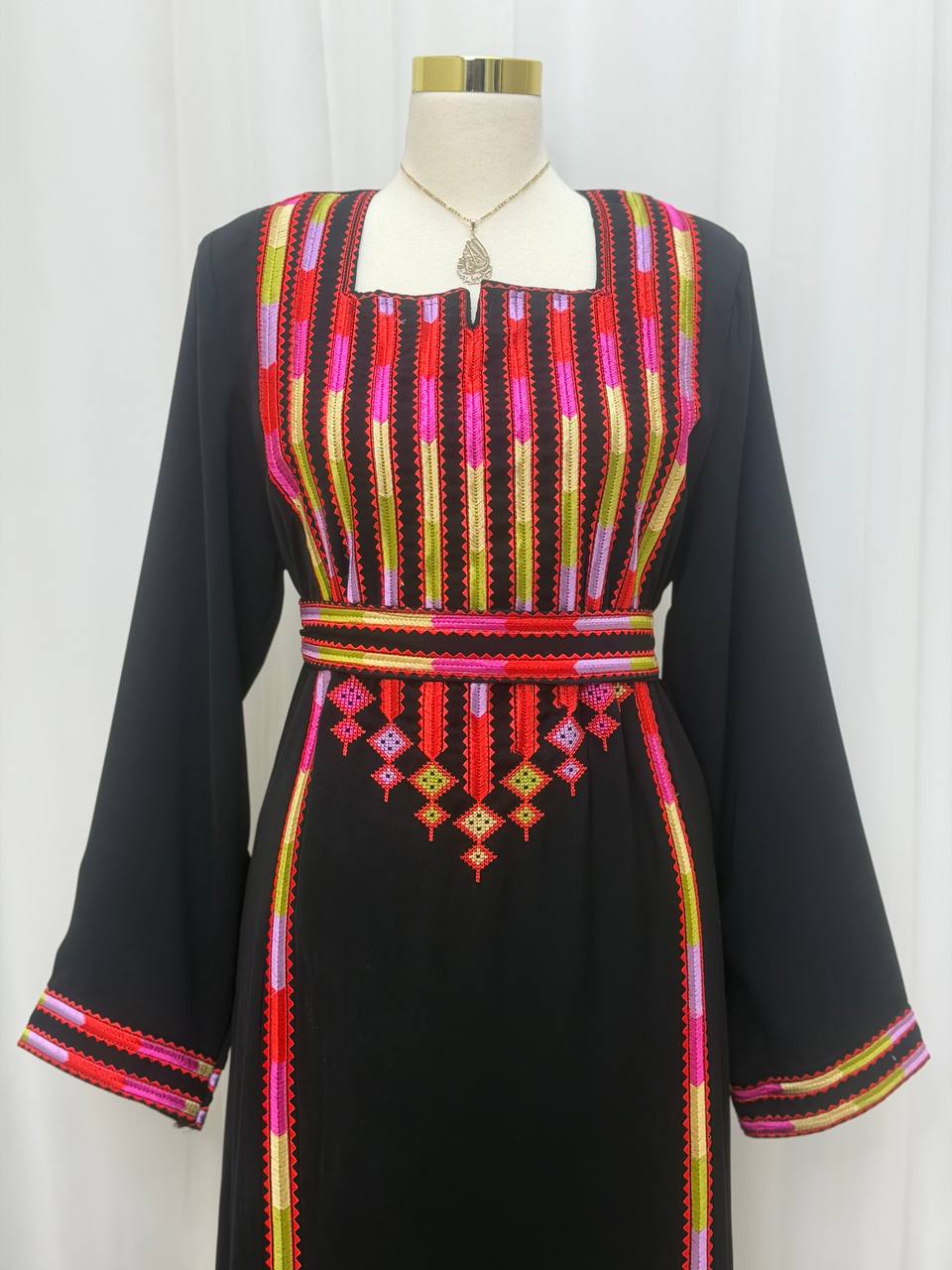Suad – Simple Embroidered Palestinian Thoub