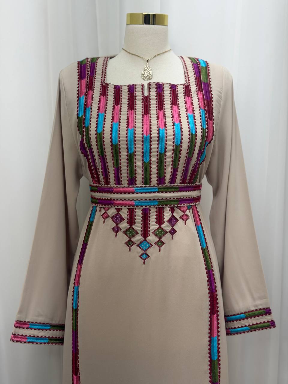 Suad – Simple Embroidered Palestinian Thoub