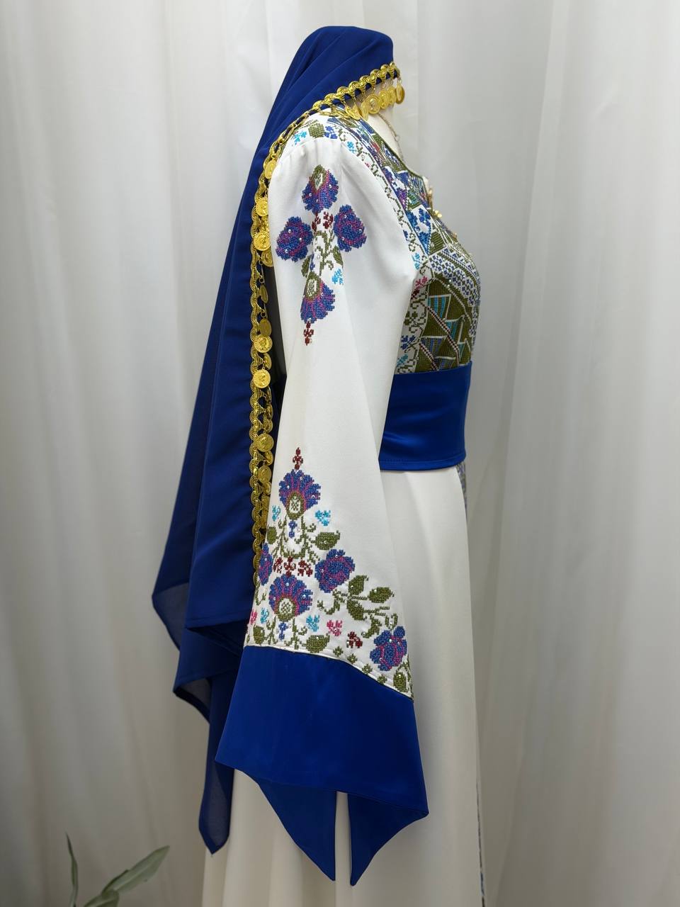 Yasmeen Embroidered Thobe