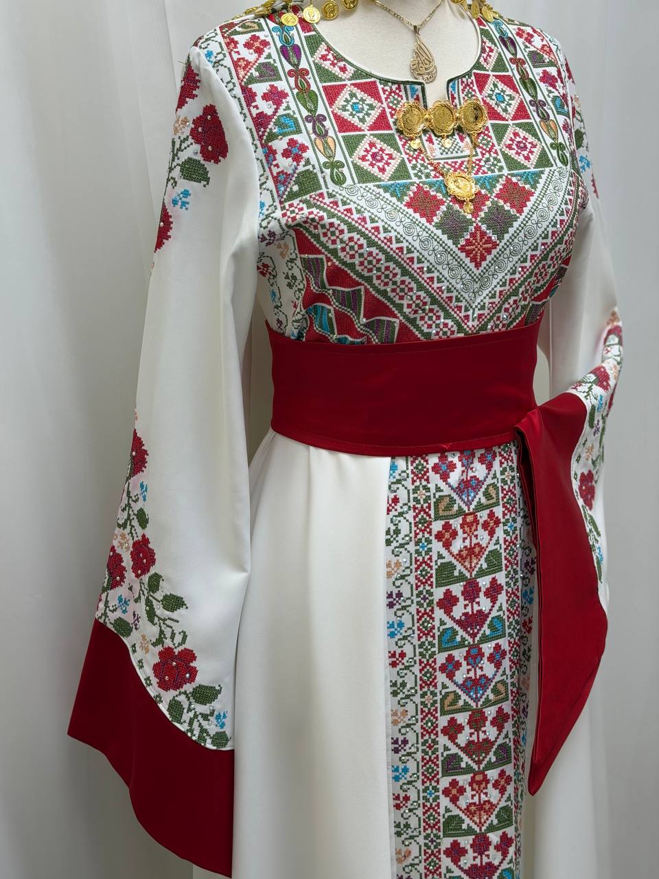 Yasmeen Embroidered Thobe
