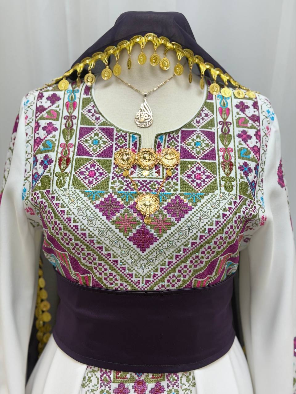 Yasmeen Embroidered Thobe