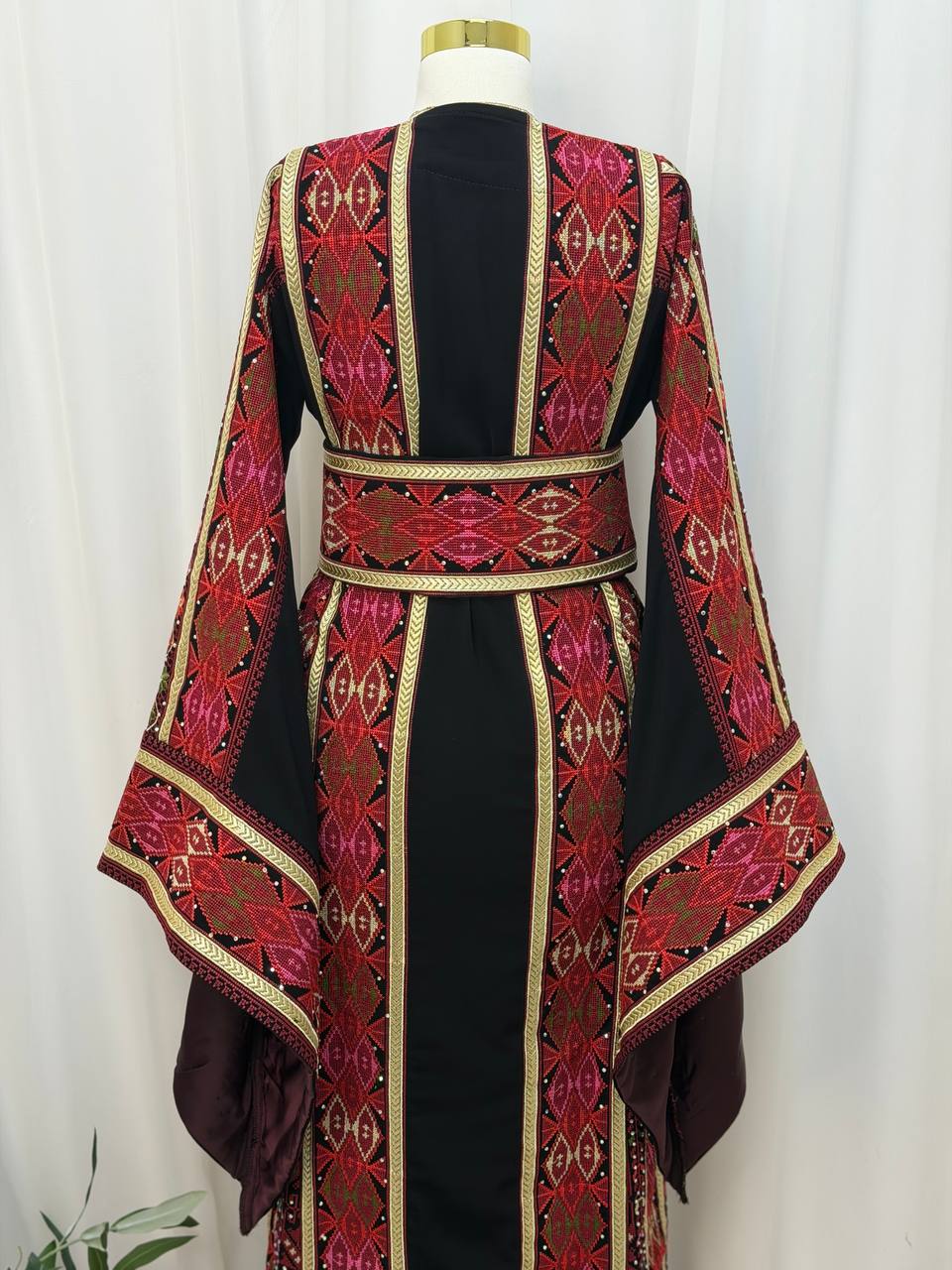Nesreen Embroidered Thobe