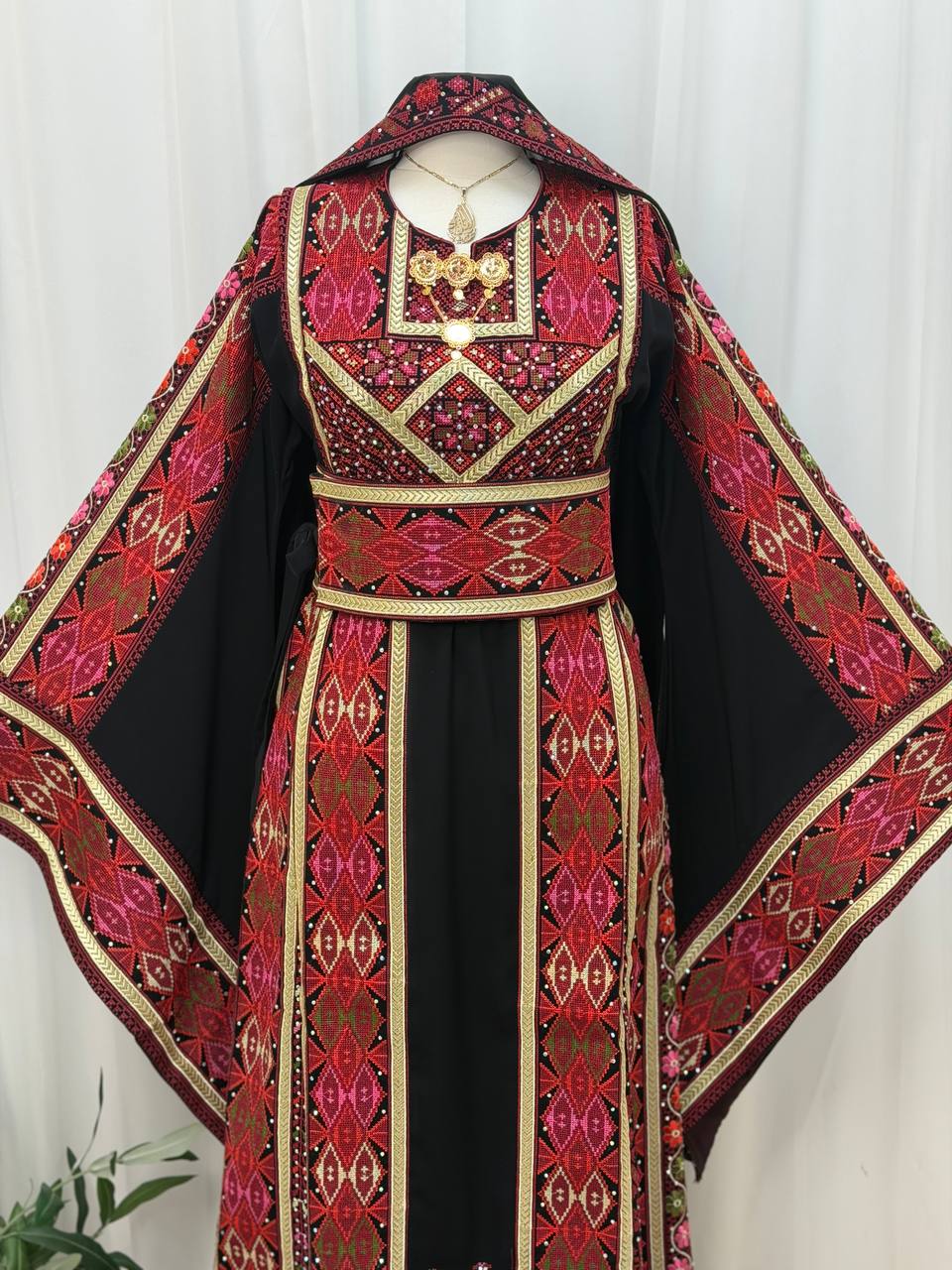 Nesreen Embroidered Thobe