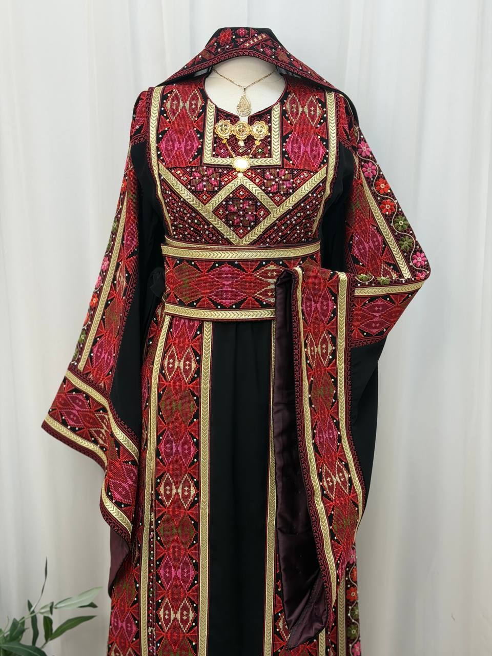 Nesreen Embroidered Thobe