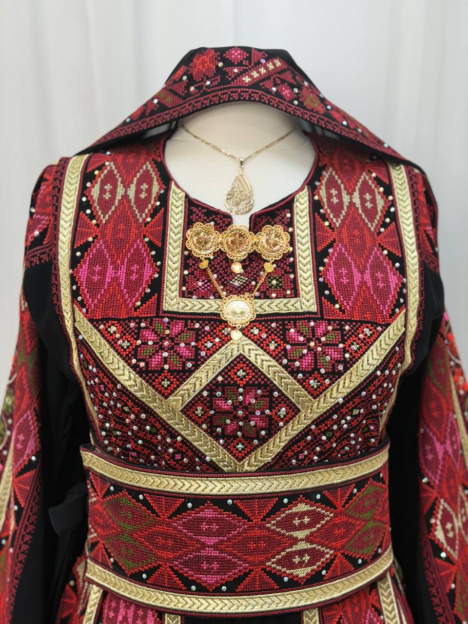 Nesreen Embroidered Thobe