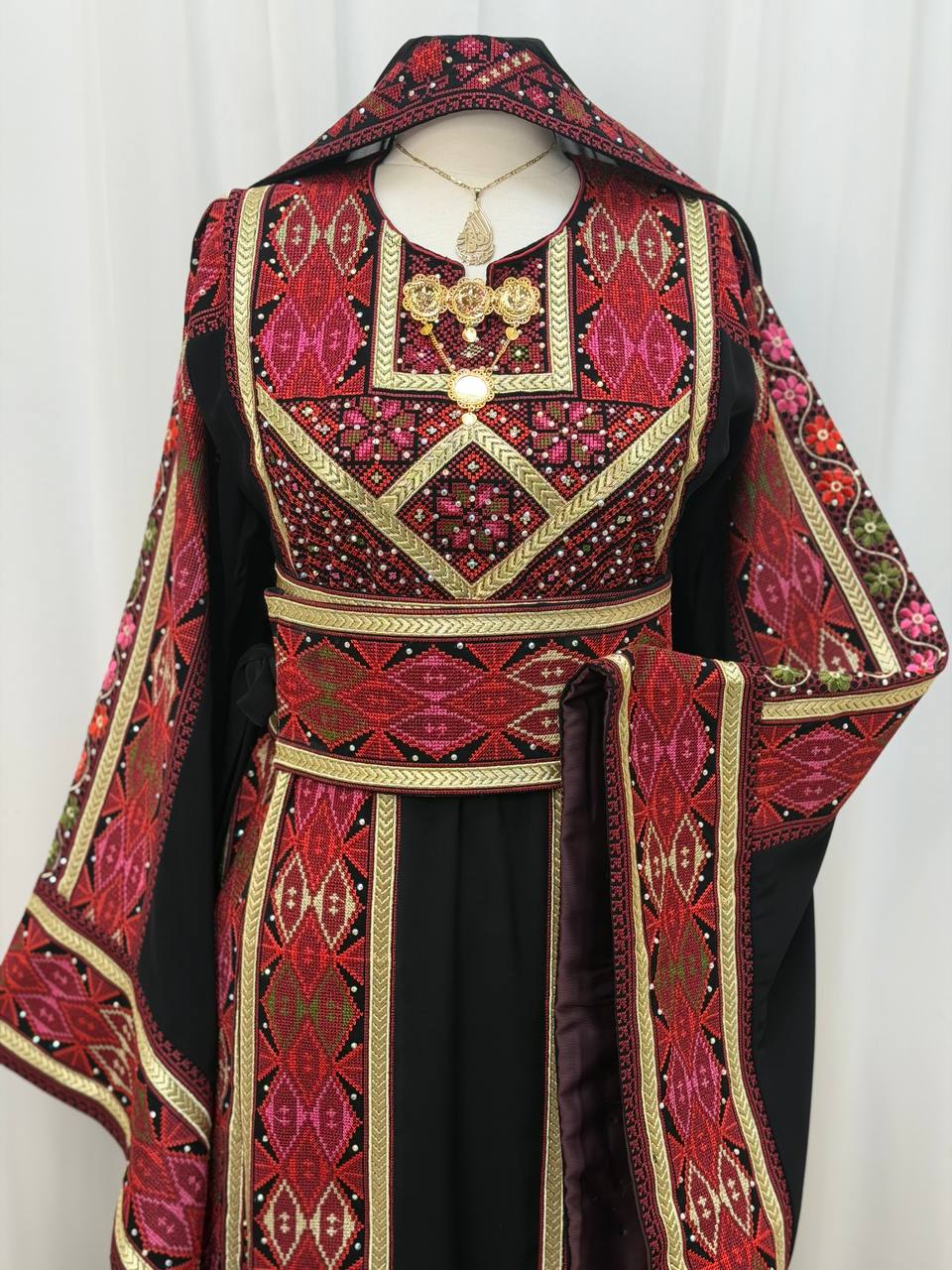 Nesreen Embroidered Thobe