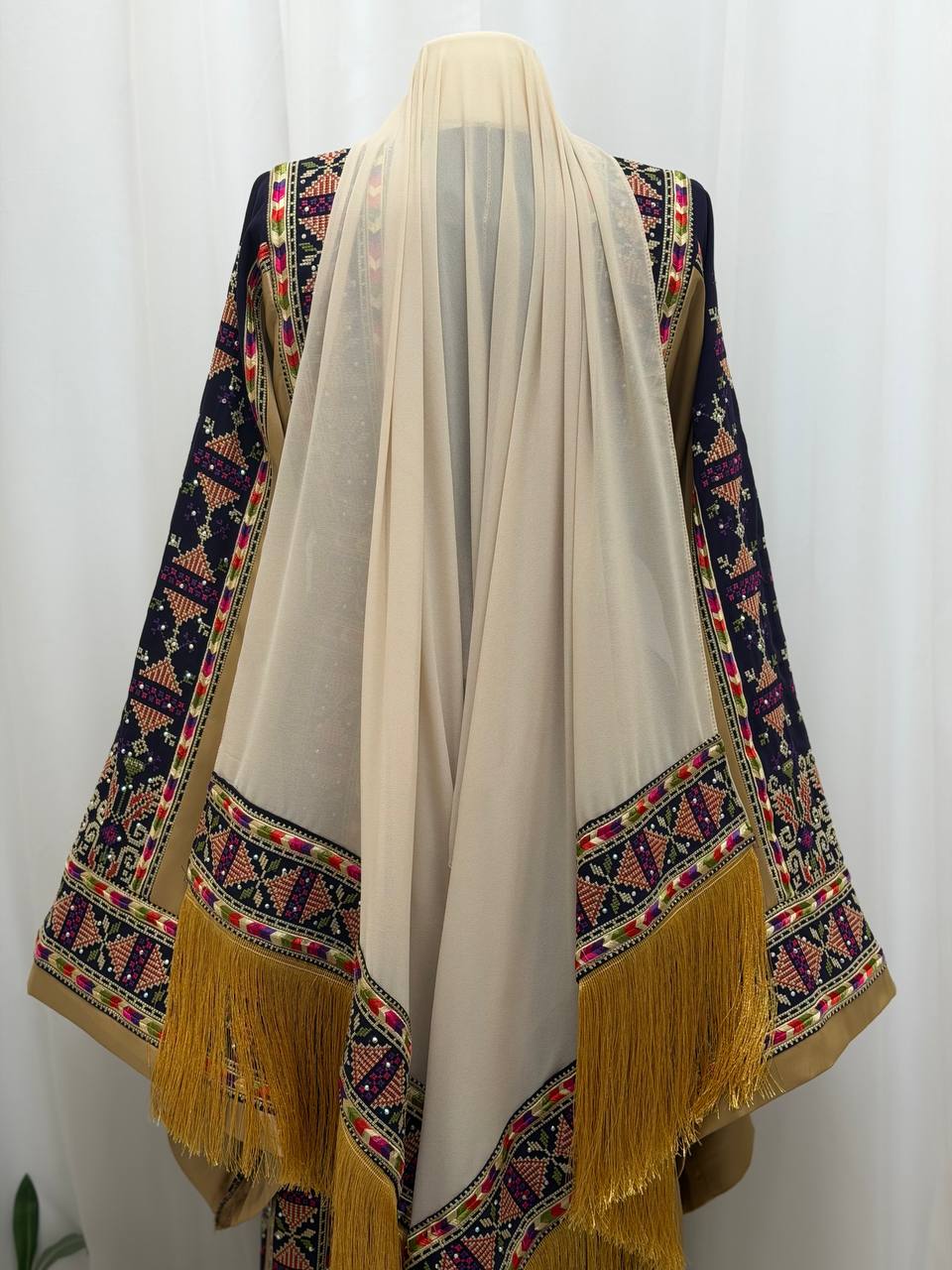 Elegant Palestinian Embroidered Thobe – Plus Size