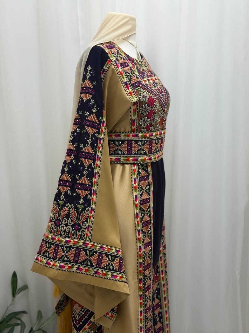 Elegant Palestinian Embroidered Thobe – Plus Size