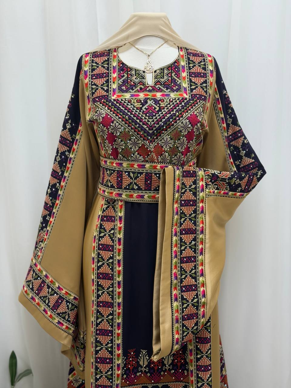 Elegant Palestinian Embroidered Thobe – Plus Size