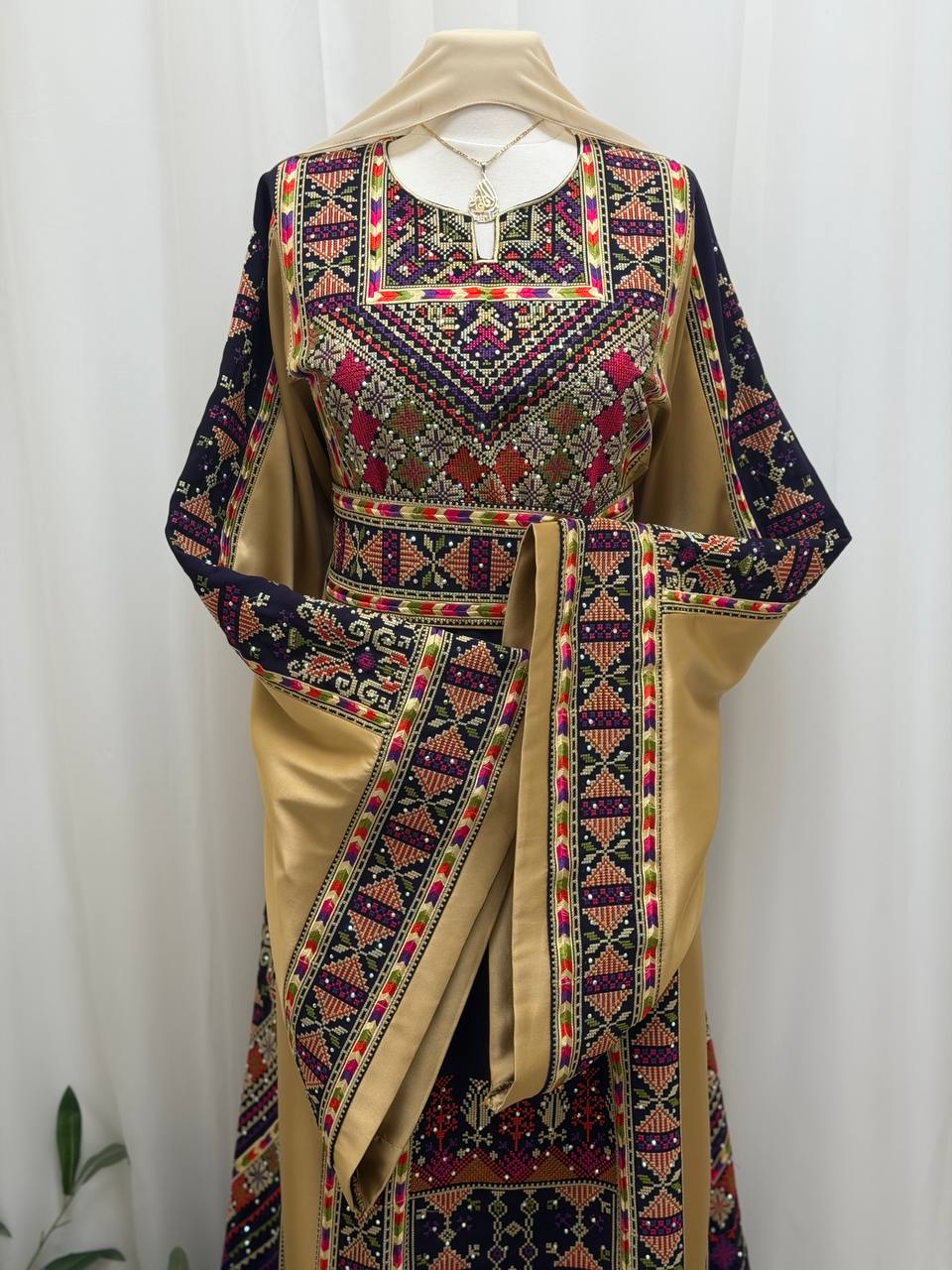 Elegant Palestinian Embroidered Thobe – Plus Size