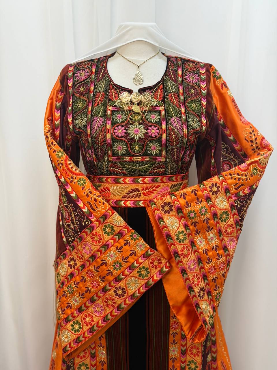 Malikat Al Jannah Wal Nar – Palestinian Embroidered Thobe