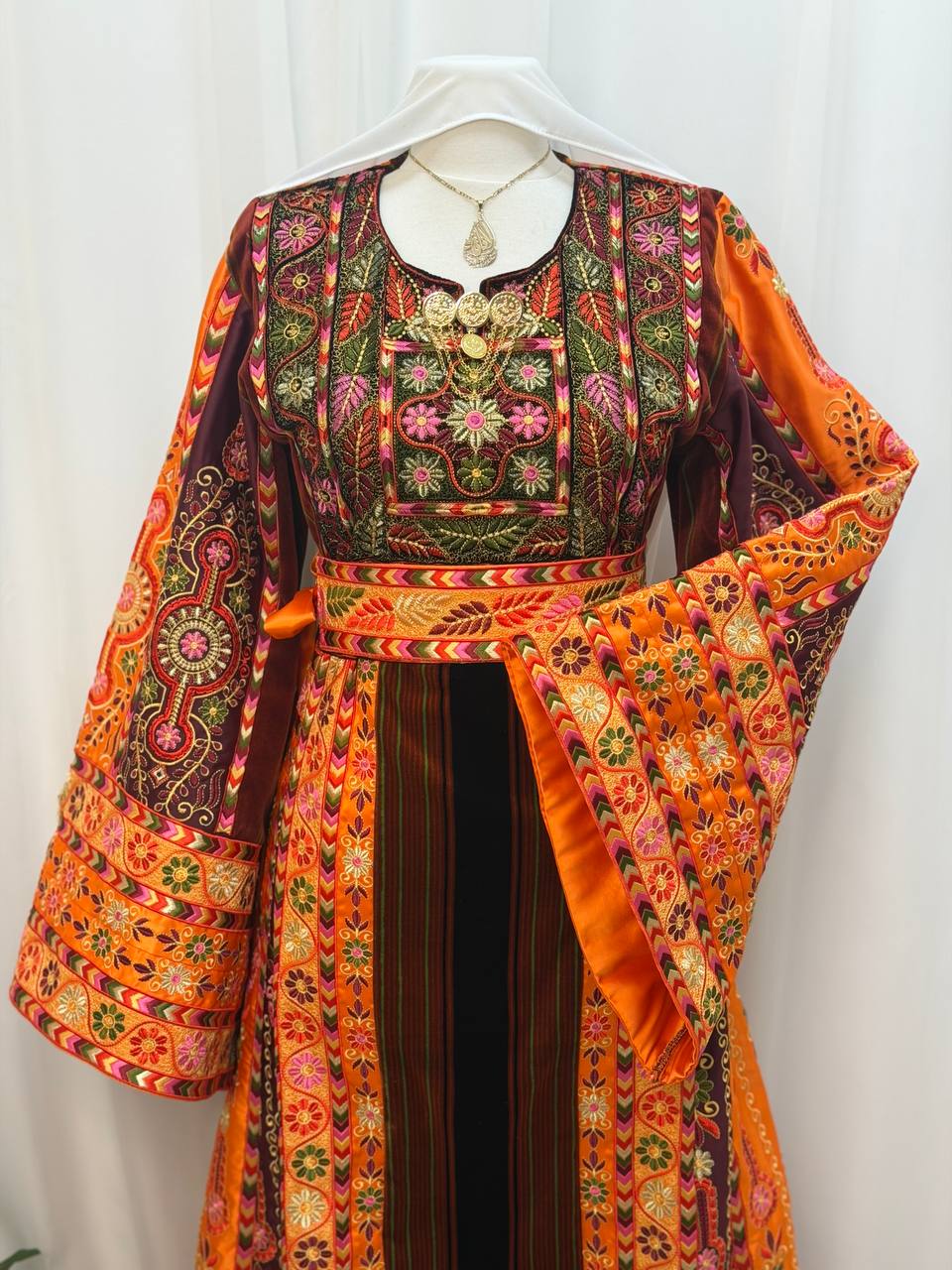 Malikat Al Jannah Wal Nar – Palestinian Embroidered Thobe