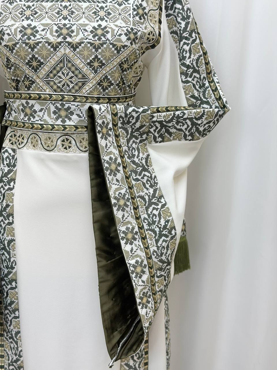 Mayyas – Palestinian Embroidered Thobe with Belt & Shawl