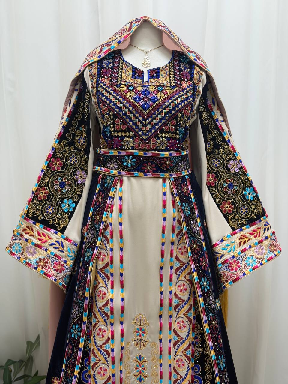 Malika – Luxury Palestinian Embroidered 4-Piece Thobe Set