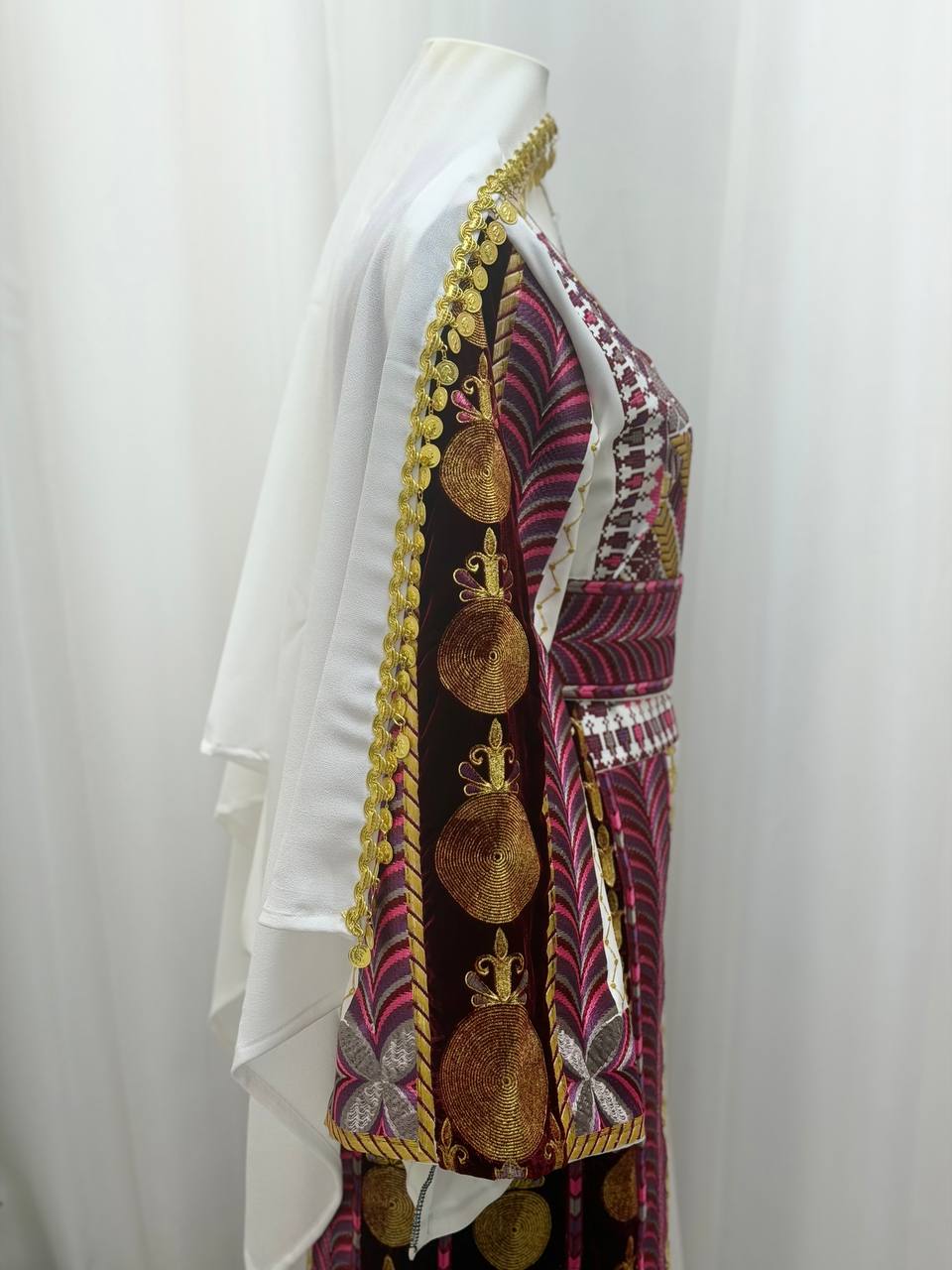 Al Maliha – Palestinian Embroidered Thobe with Tie Belt