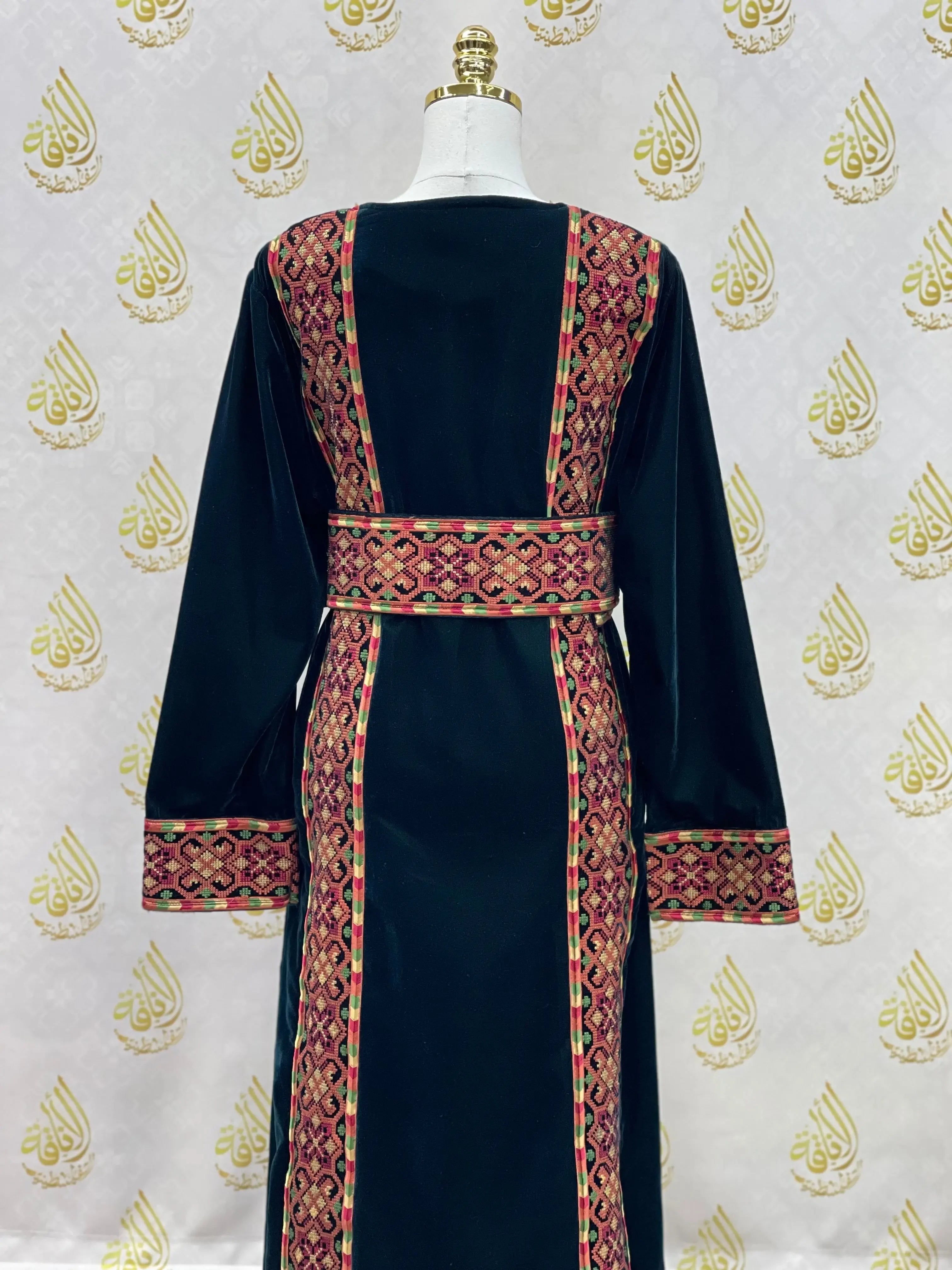 High Quality Greeb Embroidered Velvet Traditional Thoub - Palestinian Elegance