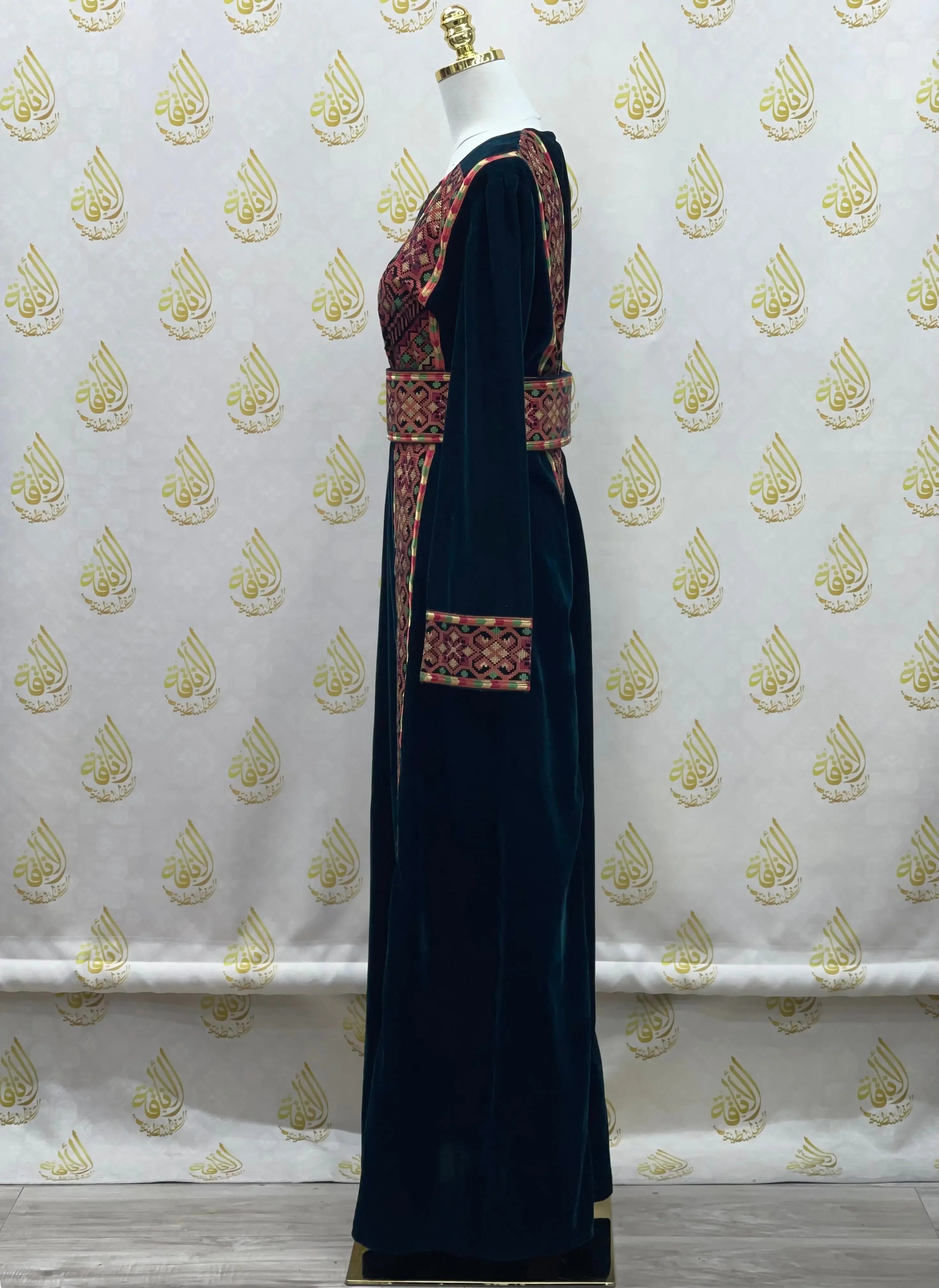 High Quality Greeb Embroidered Velvet Traditional Thoub - Palestinian Elegance